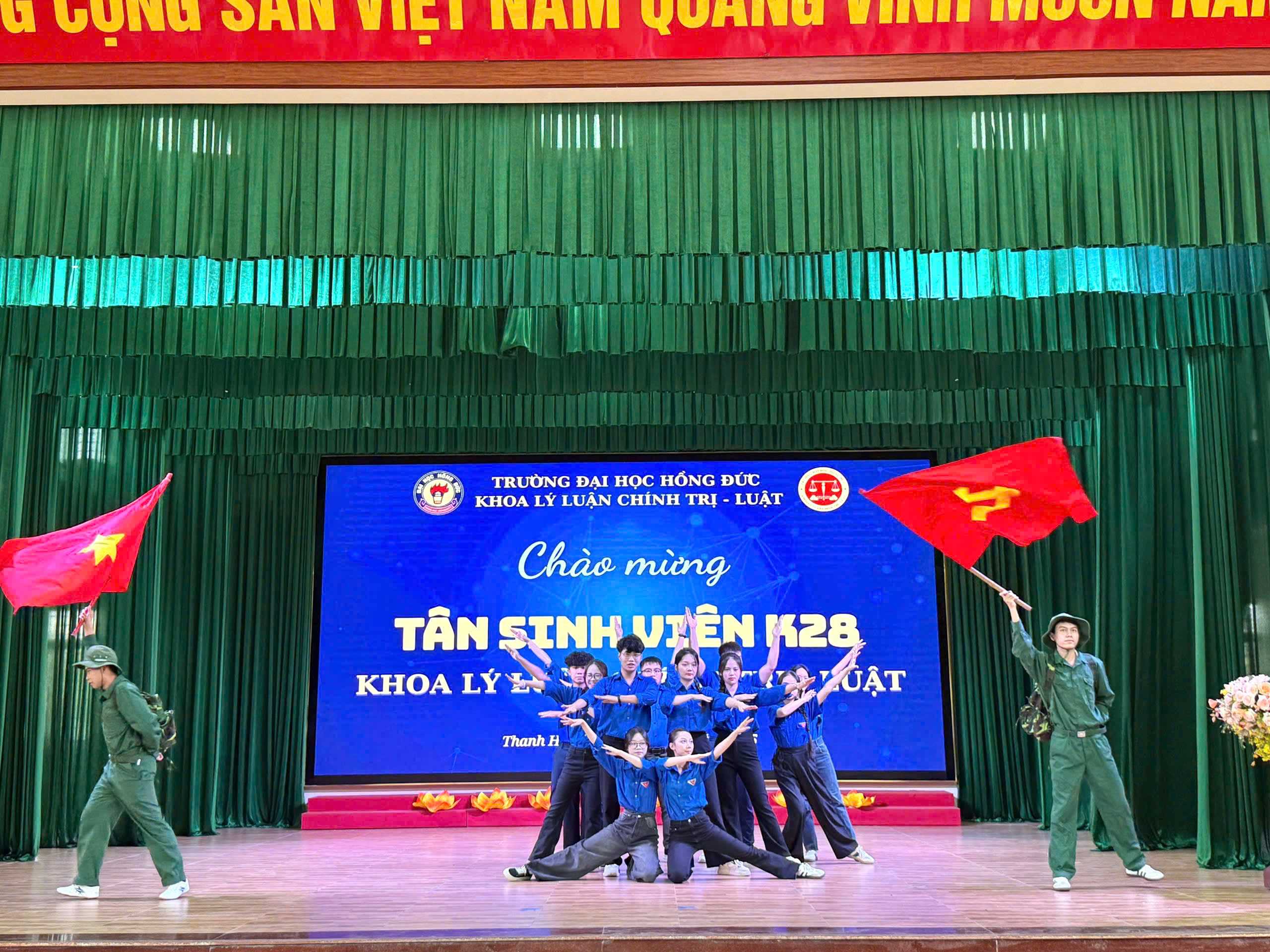 Ngày hội Chào tân sinh viên K28 ngành CN Luật, CN Luật Kinh tế và CN Chính trị học